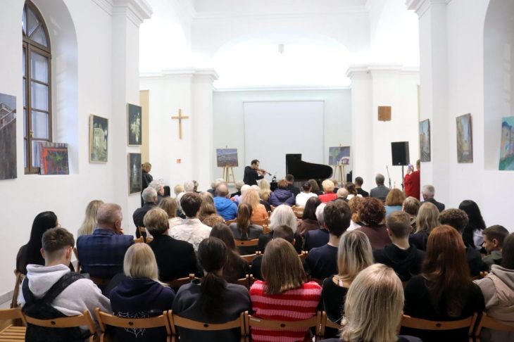 Wybitni wirtuozi zagrali w Wisznicach. Klasyka na najwyższym poziomie w Centrum Kultury Chrześcijańskiej