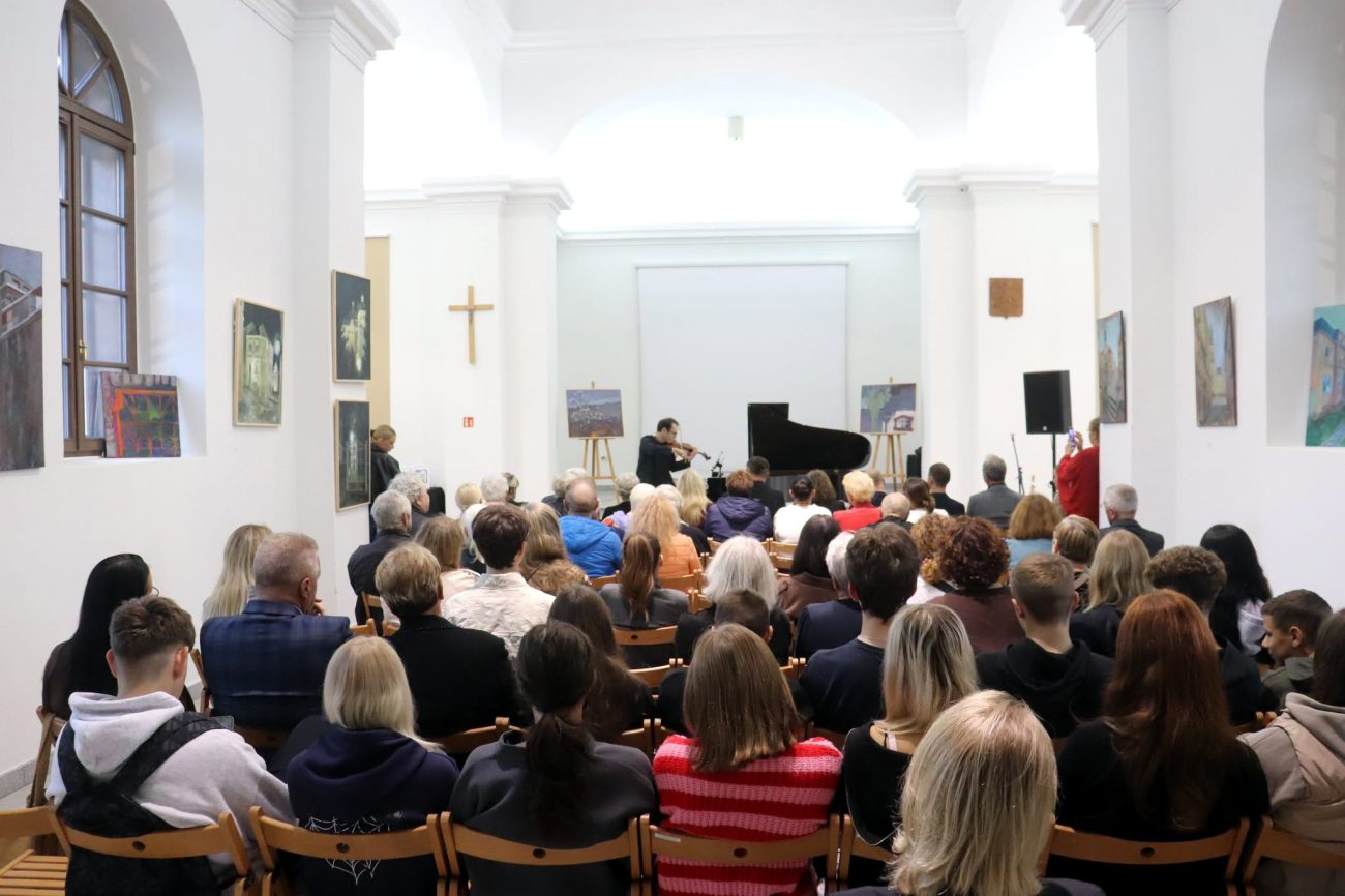 Wybitni wirtuozi zagrali w Wisznicach. Klasyka na najwyższym poziomie w Centrum Kultury Chrześcijańskiej