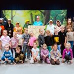 Gdy muzyka i teatr łamią bariery. Zgrana Paczka zachwyciła przedszkolaków w Rakowiskach [ZDJĘCIA]