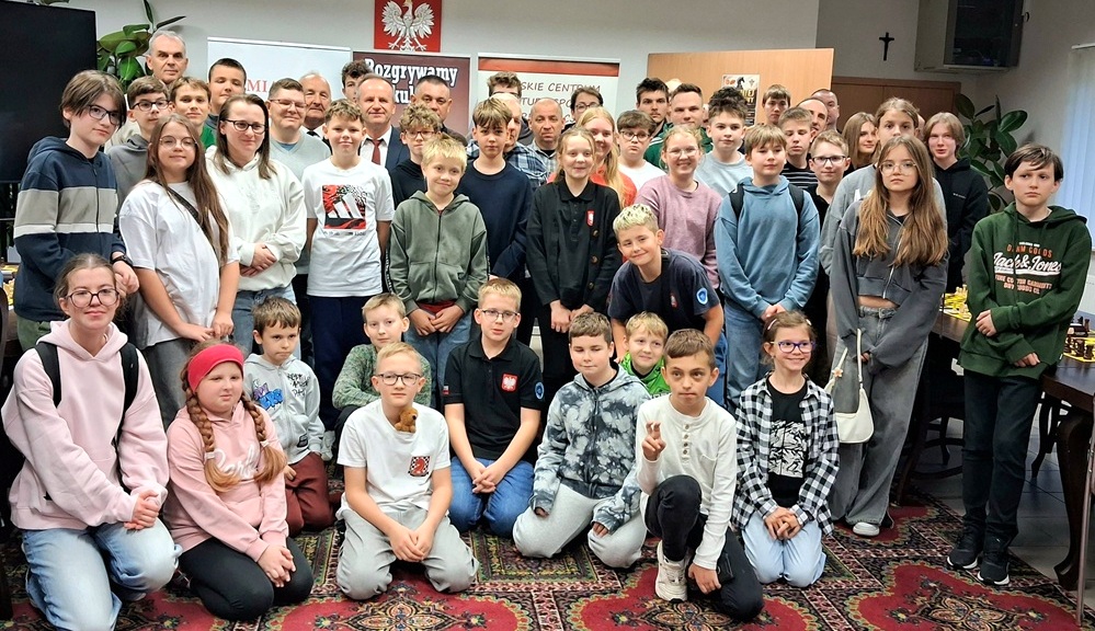 53 szachistów przy szachownicach. Rekordowa frekwencja i emocje na 15. Szachowym Grand Prix Terespola [ZDJĘCIA]