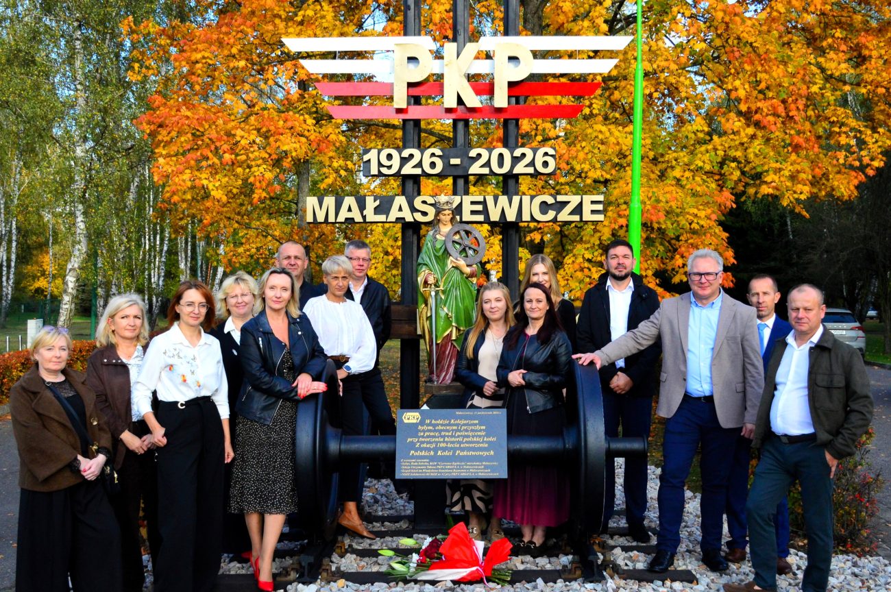 Inicjatywa Czerwonych Szpileczek zjednoczyła mieszkańców. Małaszewicze uczciły stulecie kolei [ZDJĘCIA]