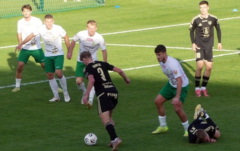 Krawczyk ratuje punkt Podlasiu! Bialska twierdza wciąż niezdobyta, ale spadek straszy [PODSUMOWANIE LIG]